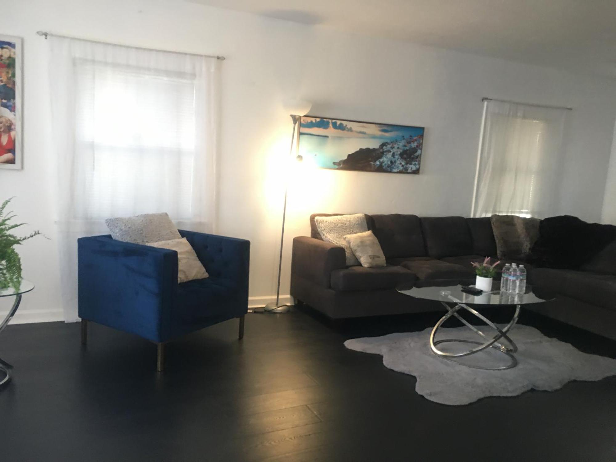 4bed 2ba Hollywood House Block Away From Sunset, Free Parking, Private Backyard Holiday home Los Angeles