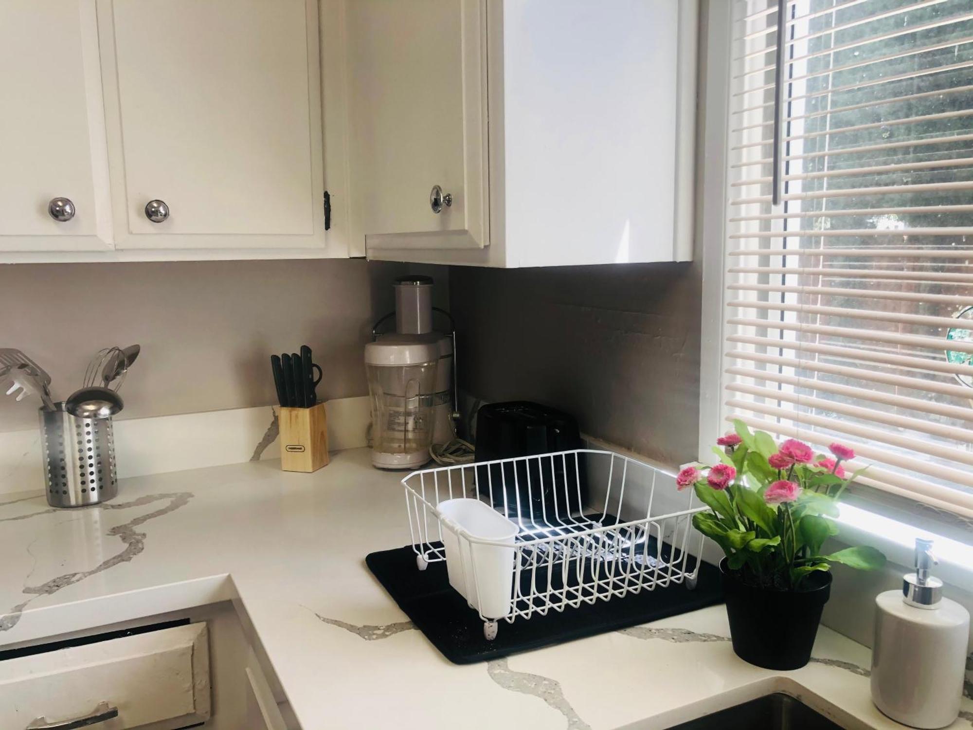 4bed 2ba Hollywood House Block Away From Sunset, Free Parking, Private Backyard Holiday home Los Angeles