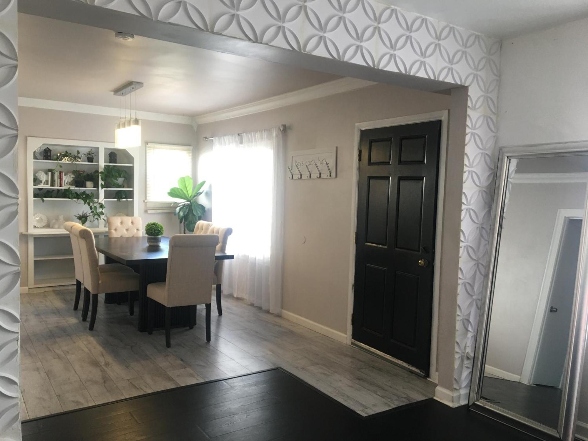 4bed 2ba Hollywood House Block Away From Sunset, Free Parking, Private Backyard