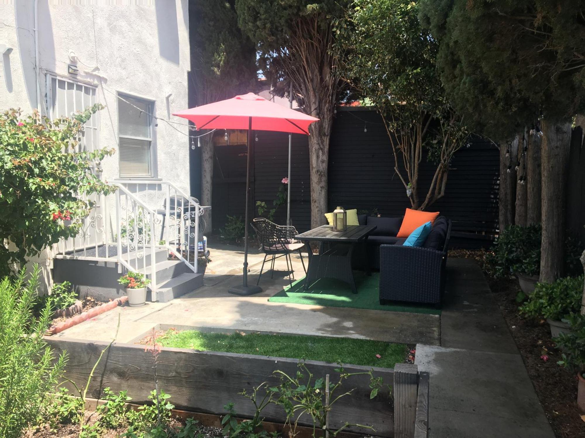 4bed 2ba Hollywood House Block Away From Sunset, Free Parking, Private Backyard Holiday home